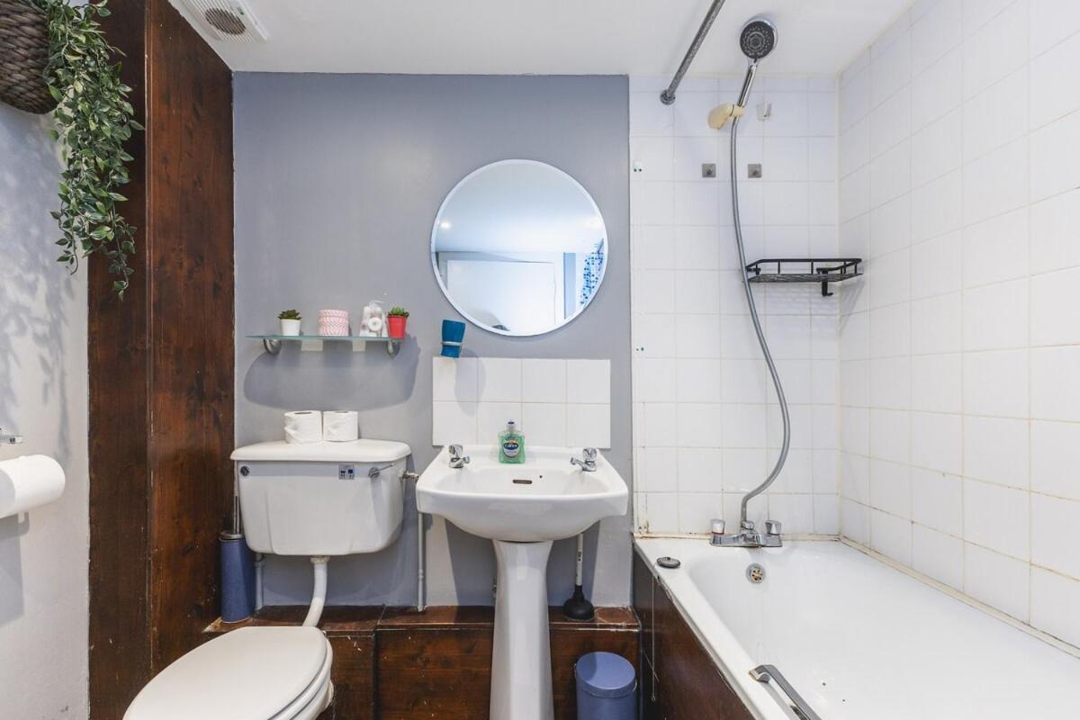 Spacious & Trendy 4-bed Near River Thames Apartamento *