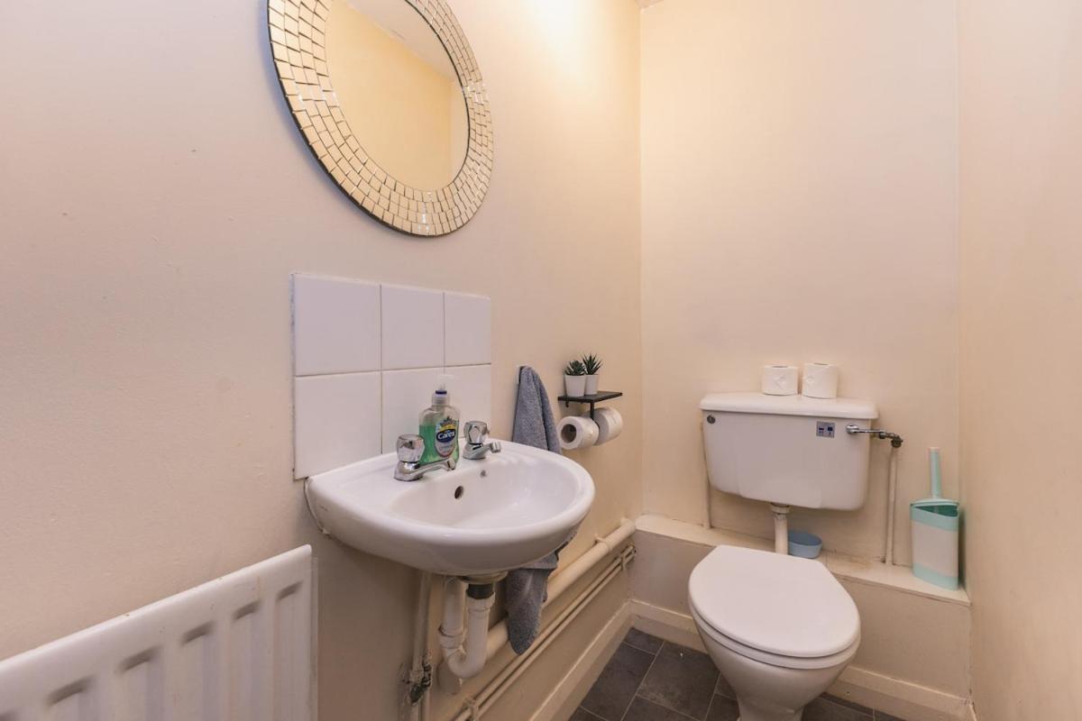 Spacious & Trendy 4-bed Near River Thames Apartamento *