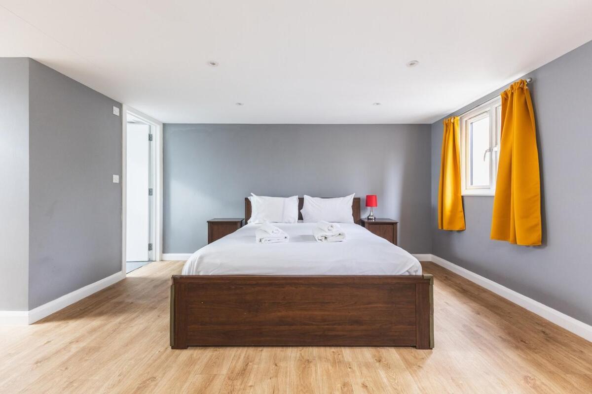 Apartamento Spacious & Trendy 4-bed Near River Thames Londres
