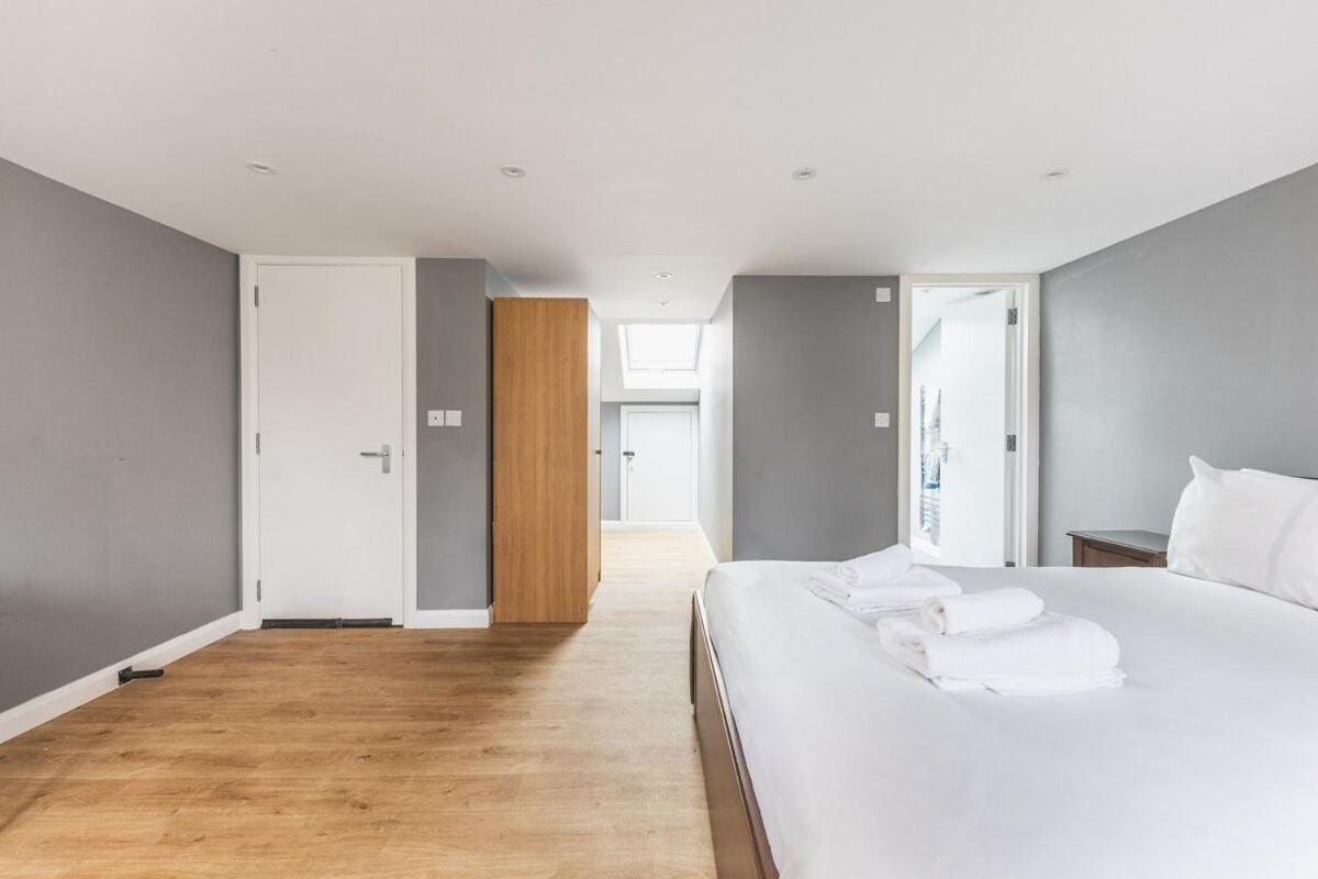 Spacious & Trendy 4-bed Near River Thames * Londres