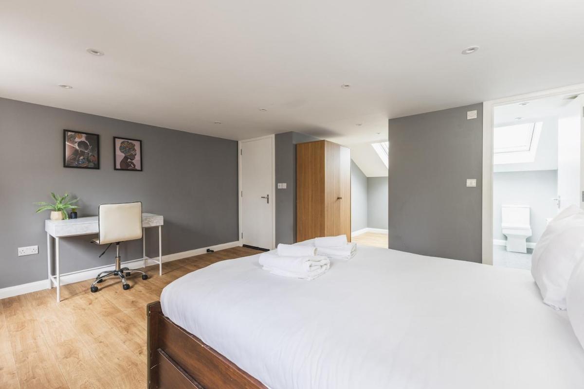Spacious & Trendy 4-bed Near River Thames Apartamento