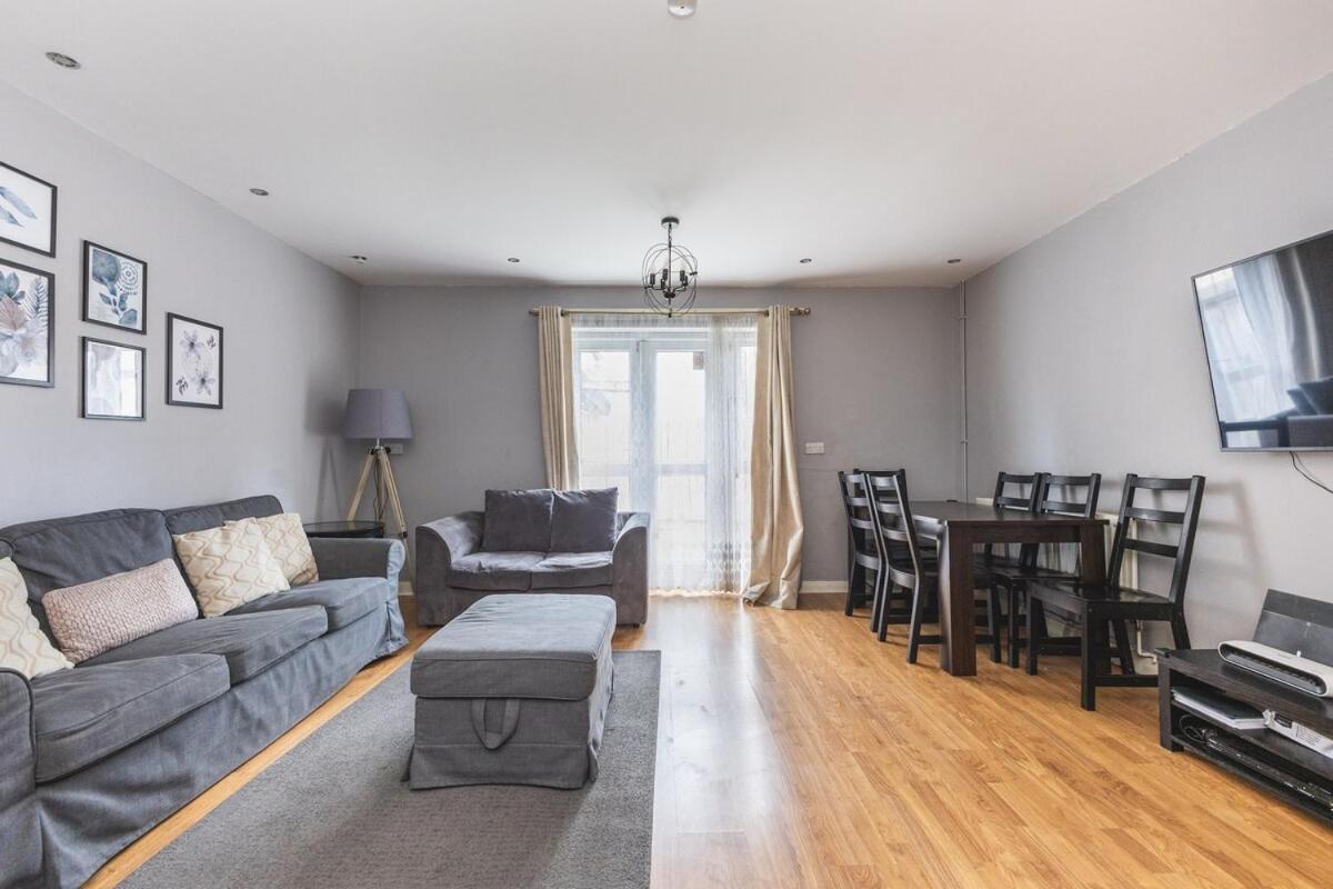 Apartamento Spacious & Trendy 4-bed Near River Thames Londres