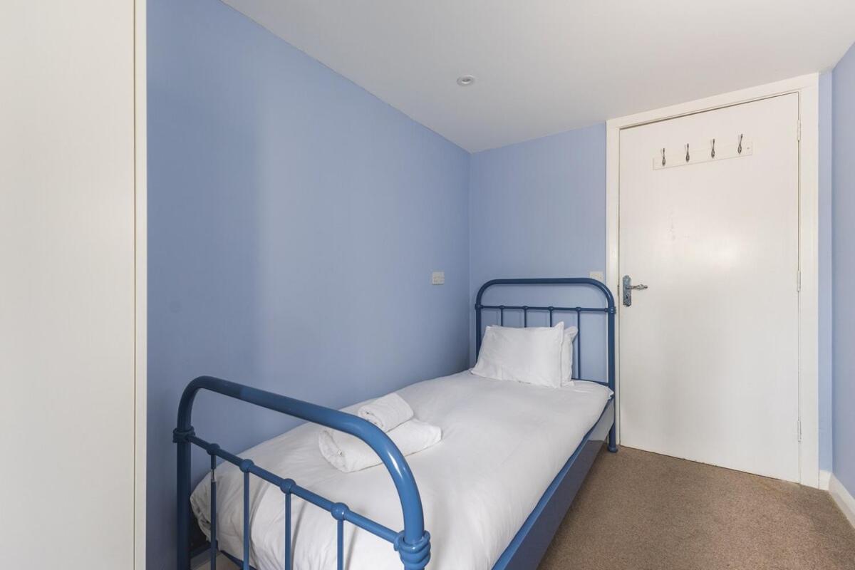 Spacious & Trendy 4-bed Near River Thames Apartamento *