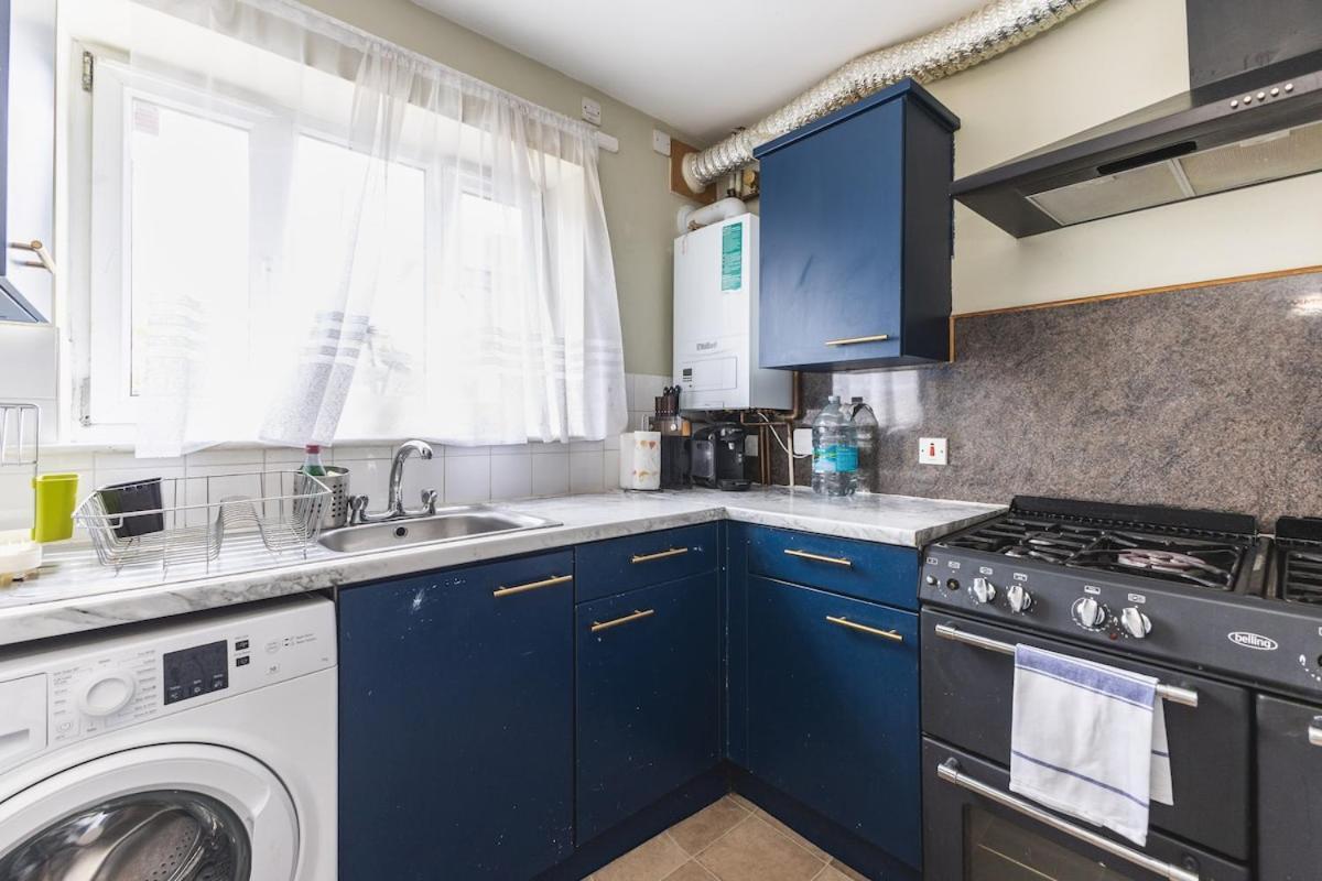 Spacious & Trendy 4-bed Near River Thames Apartamento Londres