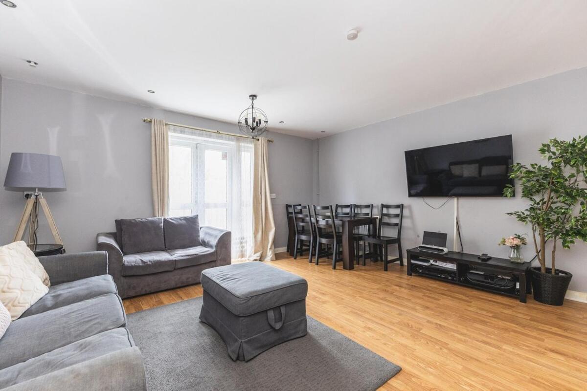 Spacious & Trendy 4-bed Near River Thames Londres